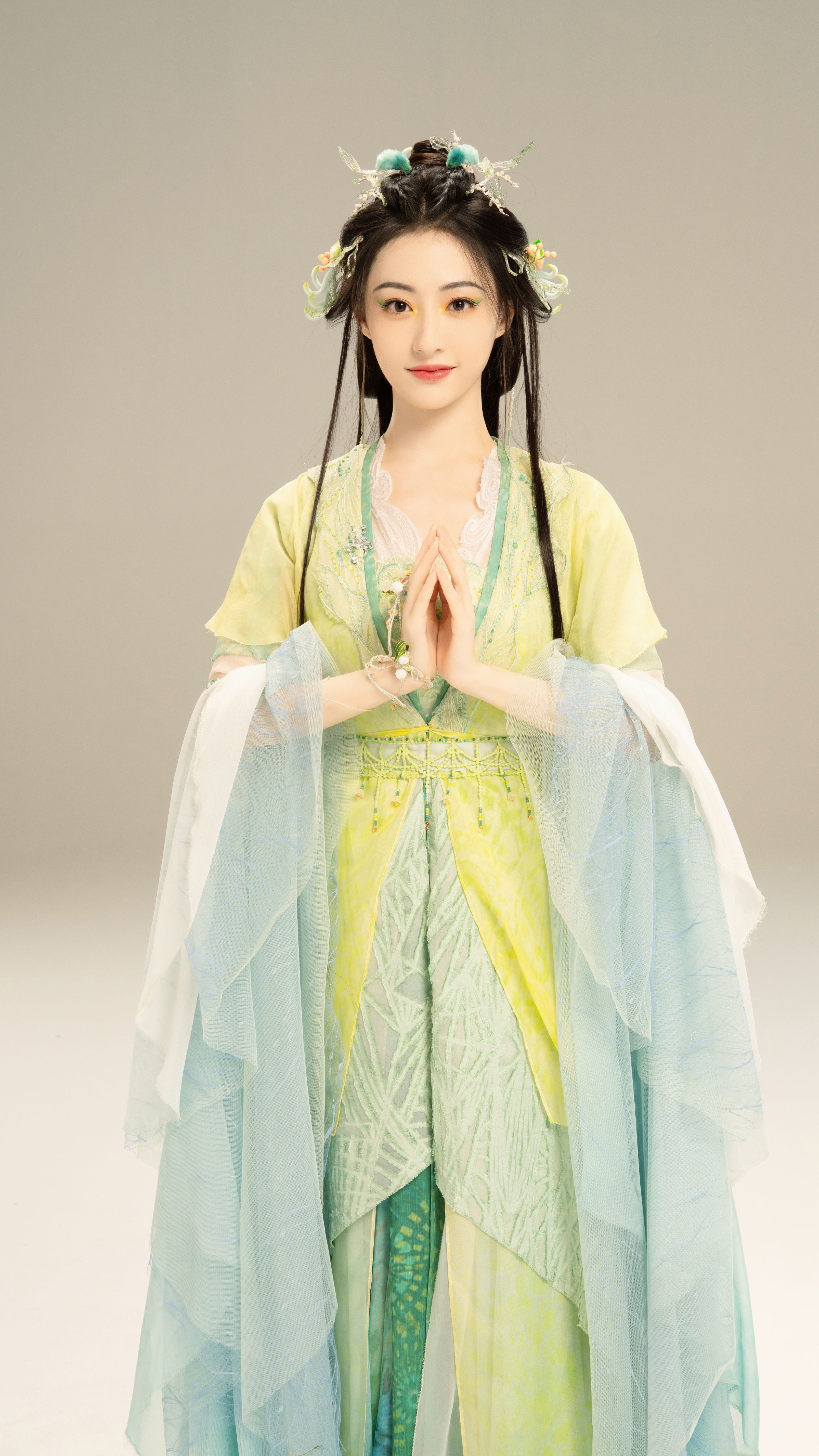 Traditional Splendor:The Charm of Tang Suit Golden Silk Velvet Ensemble Traditional Splendor:The Charm of Tang Suit Golden Silk Velvet Ensemble
