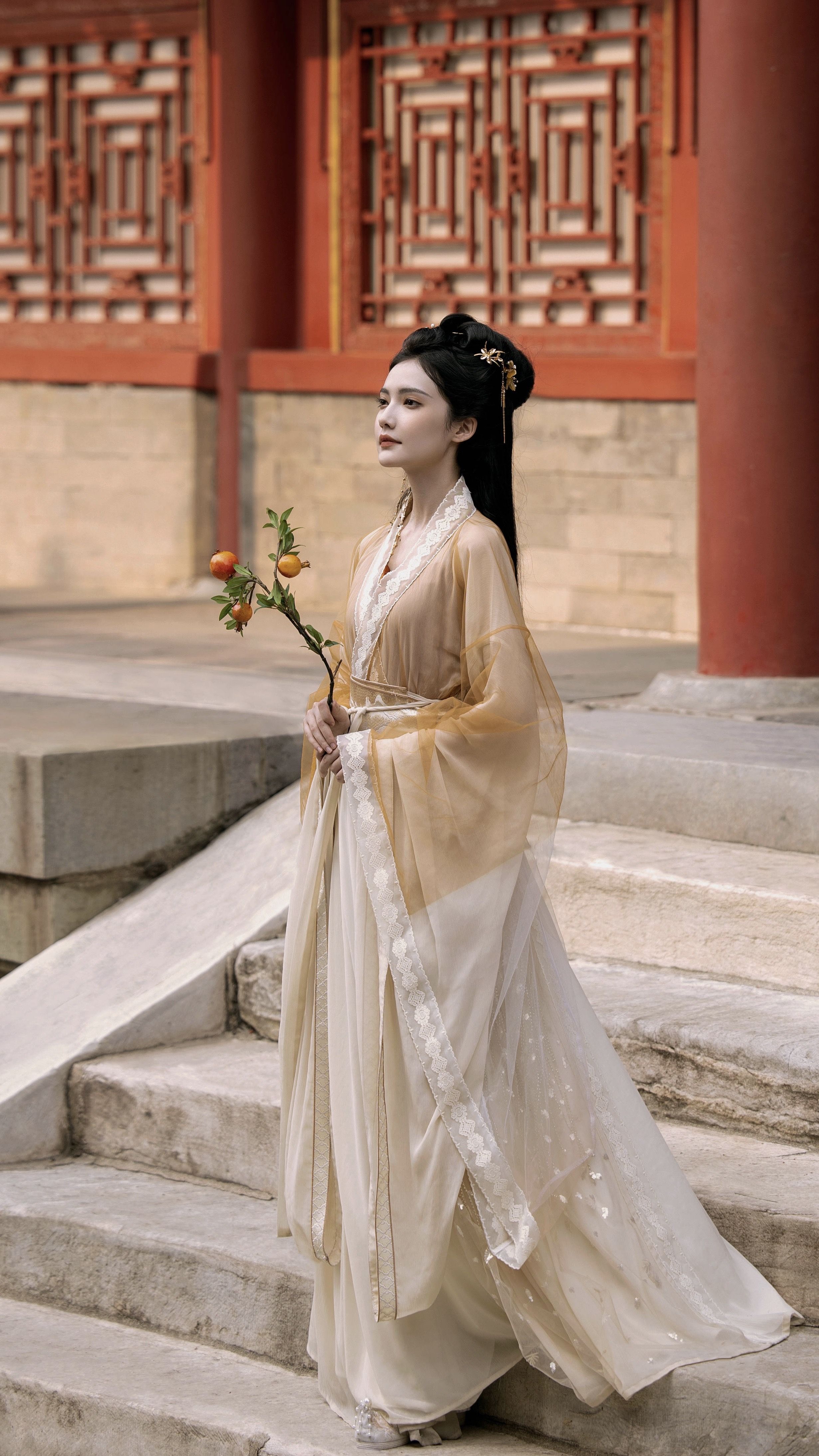 Full-Opening Cheongsam Pattern:The Art of Qipao Design with Open-Front Detail Full-Opening Cheongsam Pattern:The Art of Qipao Design with Open-Front Detail