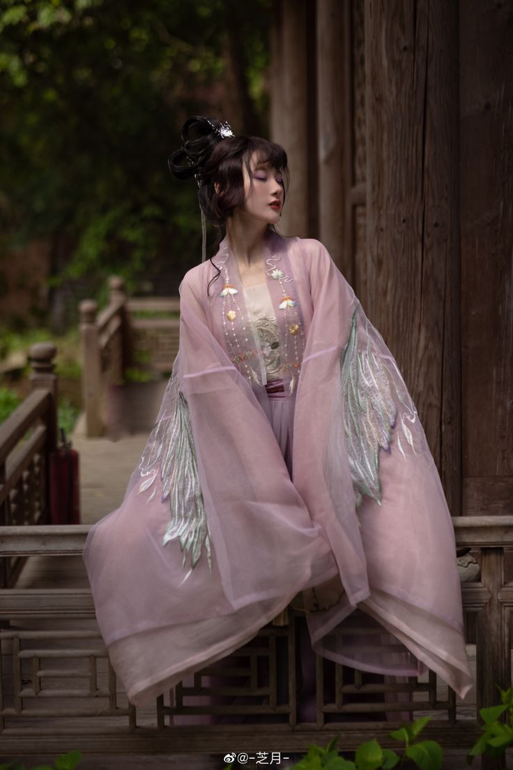 Traditional Horseface Skirt Wedding Gown and Toast Ceremony Ensemble Traditional Horseface Skirt Wedding Gown and Toast Ceremony Ensemble