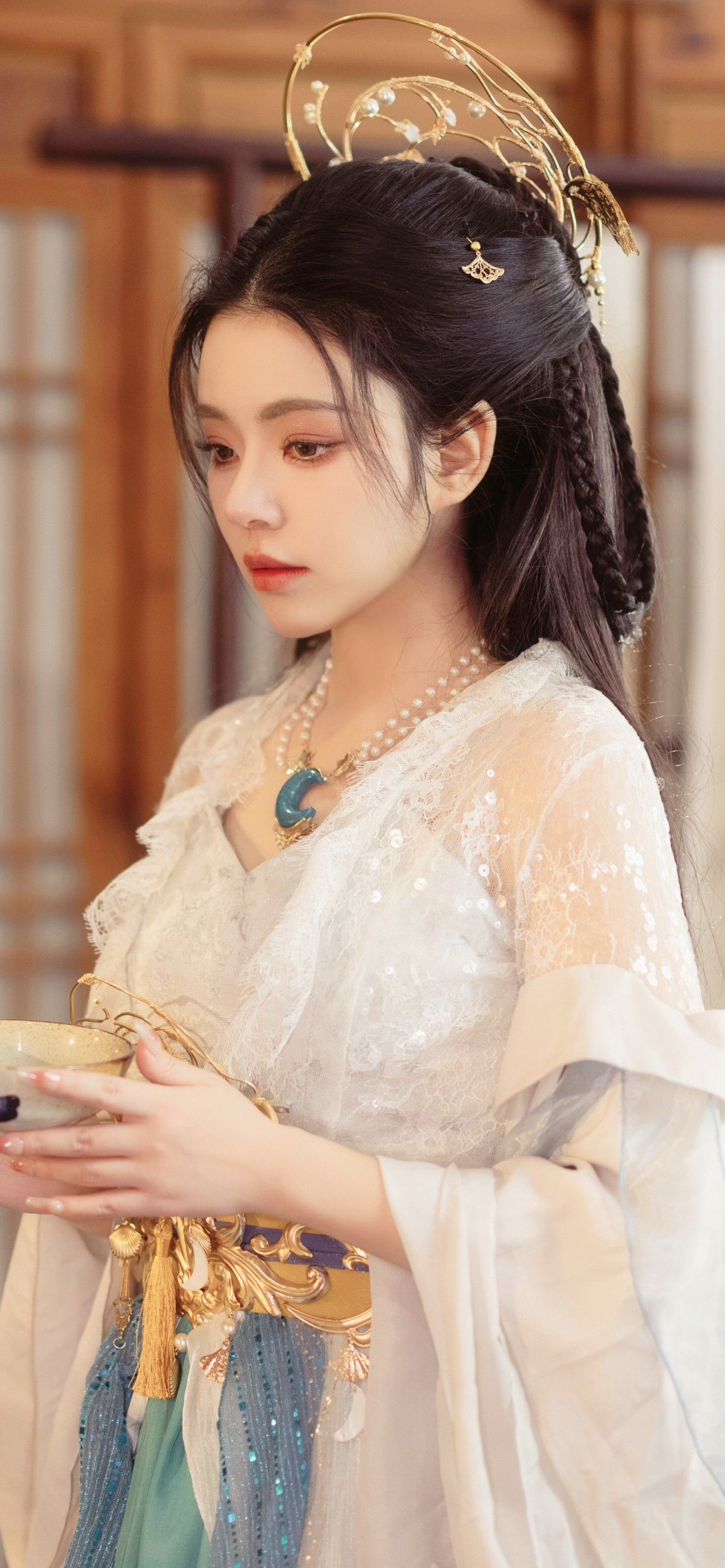 Petite Charm:The Rise of Mini-Qipao Cardigans Petite Charm:The Rise of Mini-Qipao Cardigans