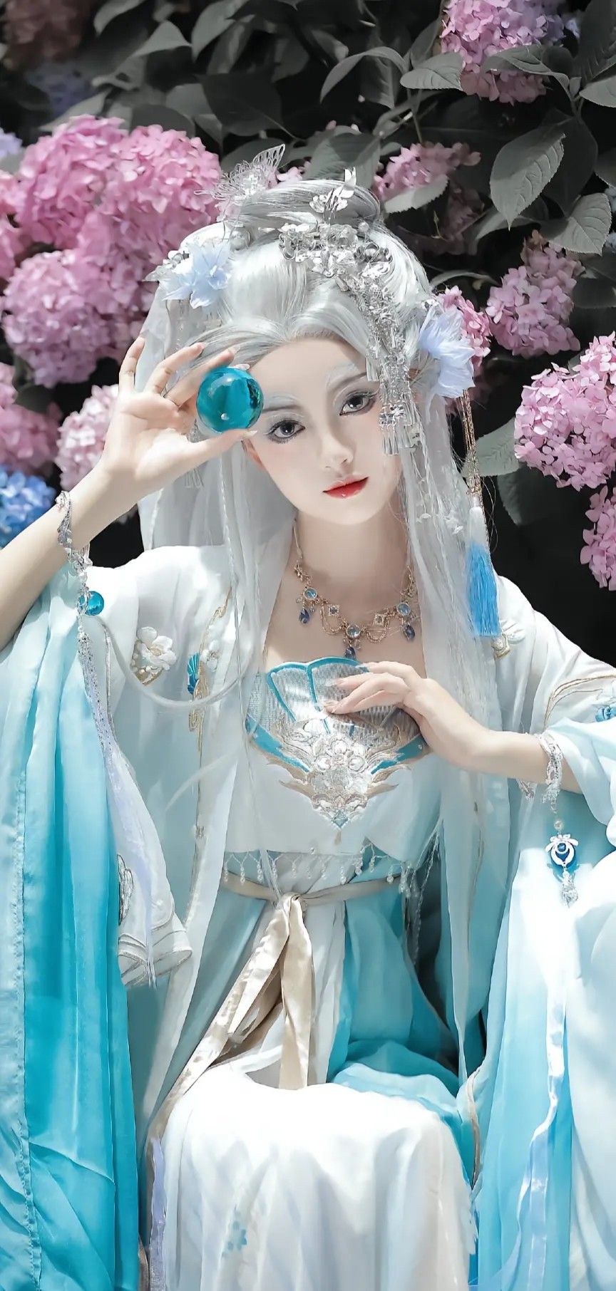 Embracing the Seduction of Cheongsam:The Enigma of a Traditional Chinese Costume Embracing the Seduction of Cheongsam:The Enigma of a Traditional Chinese Costume