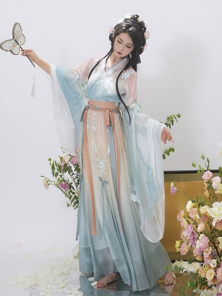 Reimagining Traditional Chinese Cheongsam for Summer:The Revival of the Republic-Style Flag袍 Reimagining Traditional Chinese Cheongsam for Summer:The Revival of the Republic-Style Flag袍
