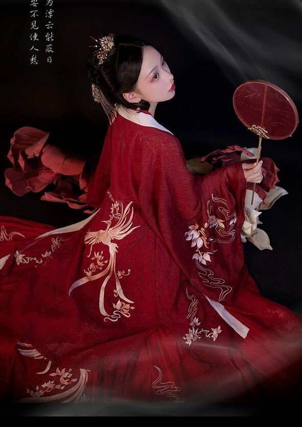 Little Girl in a Blue-and-White Porcelain Hanfu:The Charm of Traditional Chinese Elegance Little Girl in a Blue-and-White Porcelain Hanfu:The Charm of Traditional Chinese Elegance