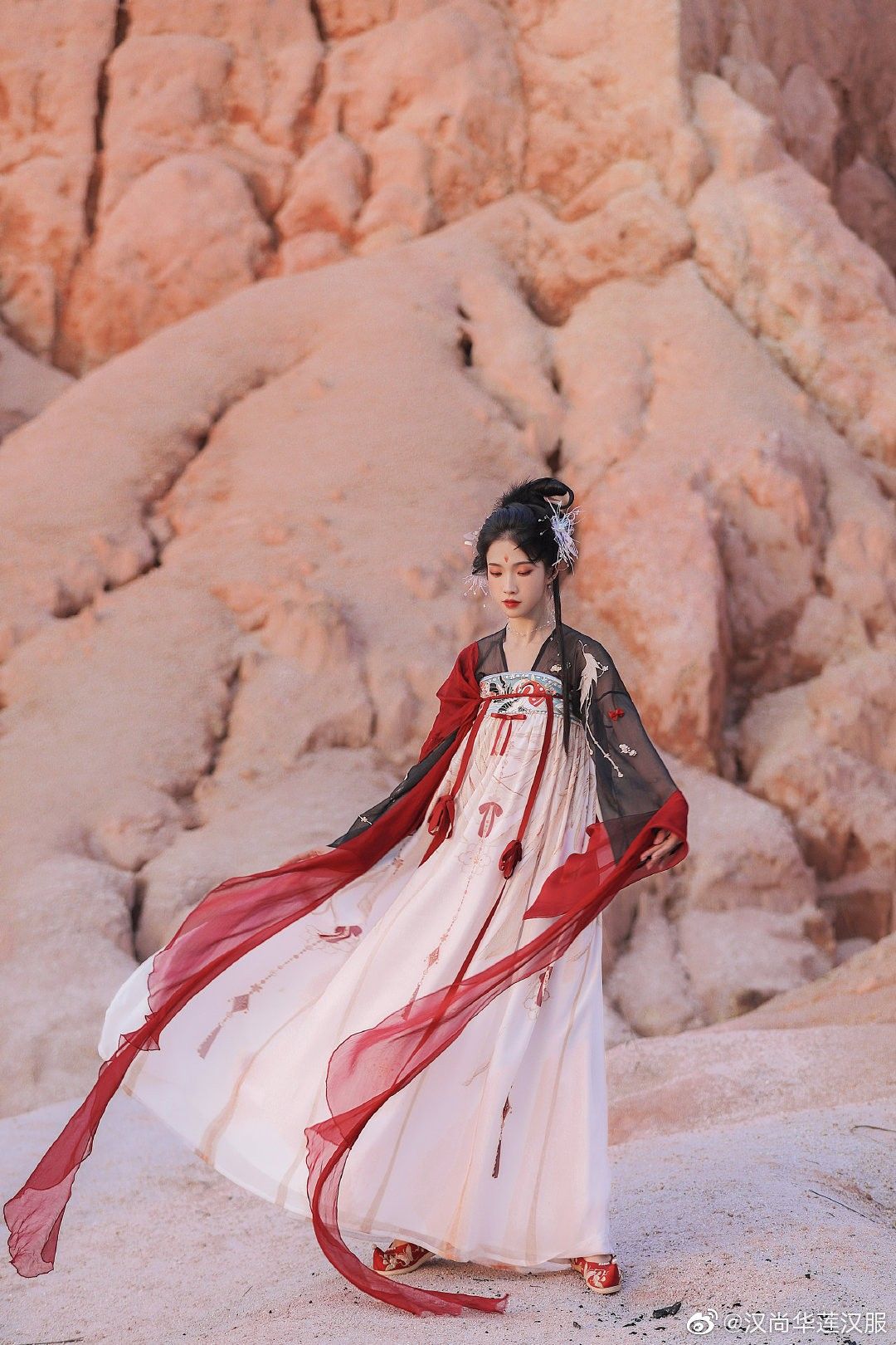 The Story of a Joyful Mother-in-Law in a Cheongsam Journey Through 2024 The Story of a Joyful Mother-in-Law in a Cheongsam Journey Through 2024