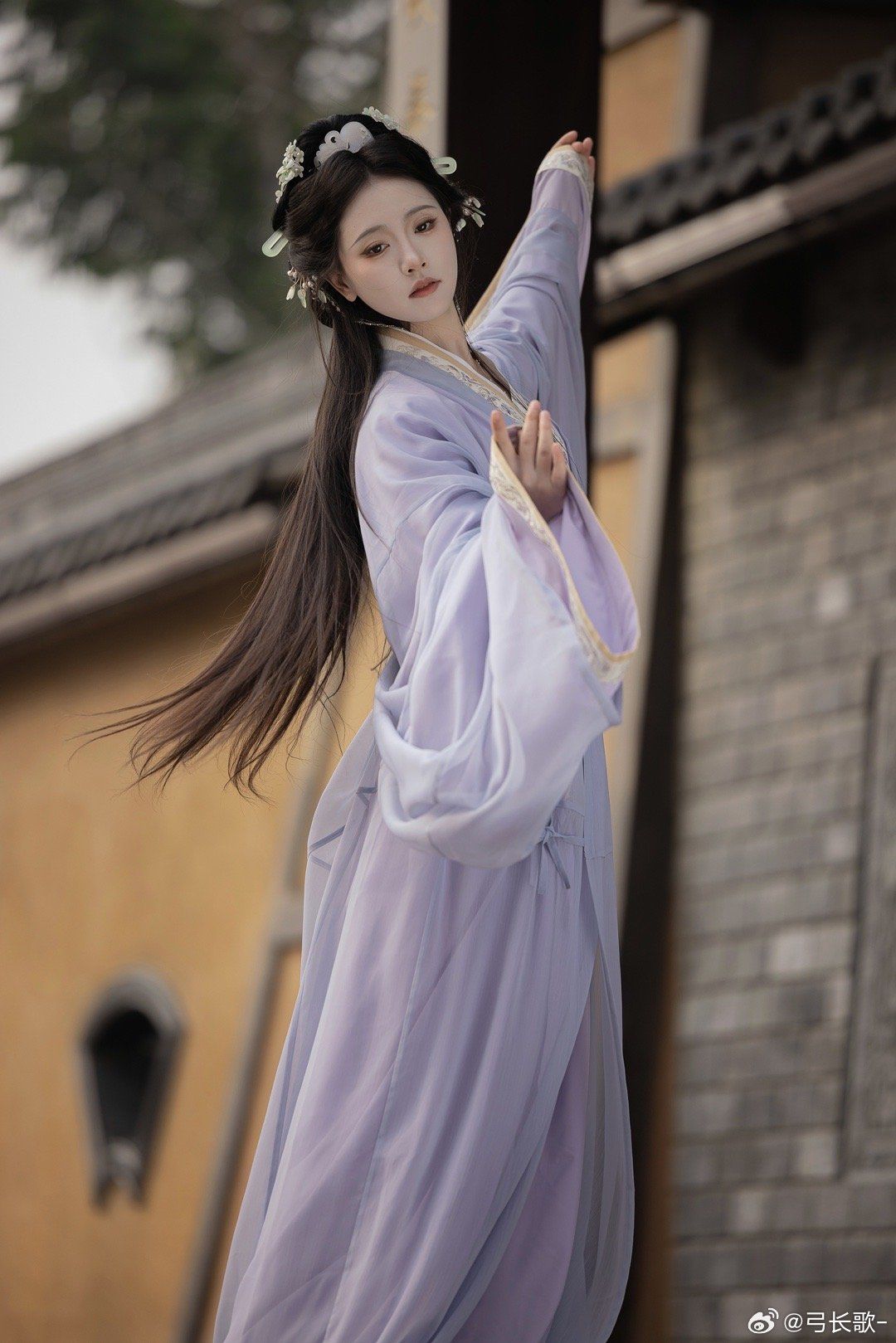 The Splendor of White Hanfu Robes with Oversized Sleeves:A Cultural Journey The Splendor of White Hanfu Robes with Oversized Sleeves:A Cultural Journey