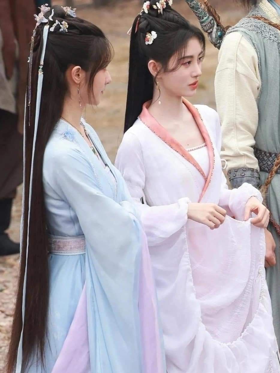Elegant Summer Hanfu Costumes for Women:The Charm of Waist-Length Robes Elegant Summer Hanfu Costumes for Women:The Charm of Waist-Length Robes