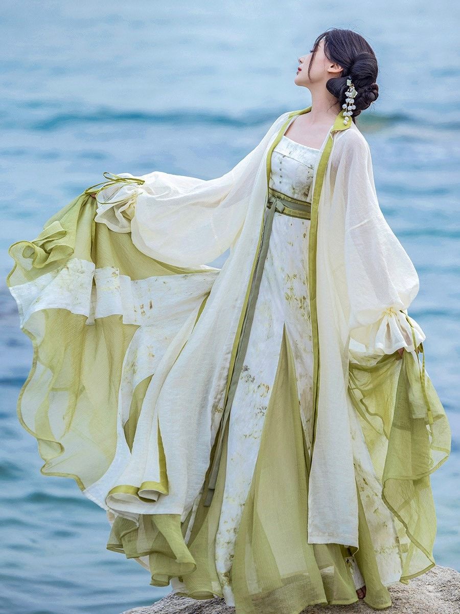 Li Bais Hanfu Style:A Short-sleeved Hanfu Journey into the World of Li Po Li Bais Hanfu Style:A Short-sleeved Hanfu Journey into the World of Li Po