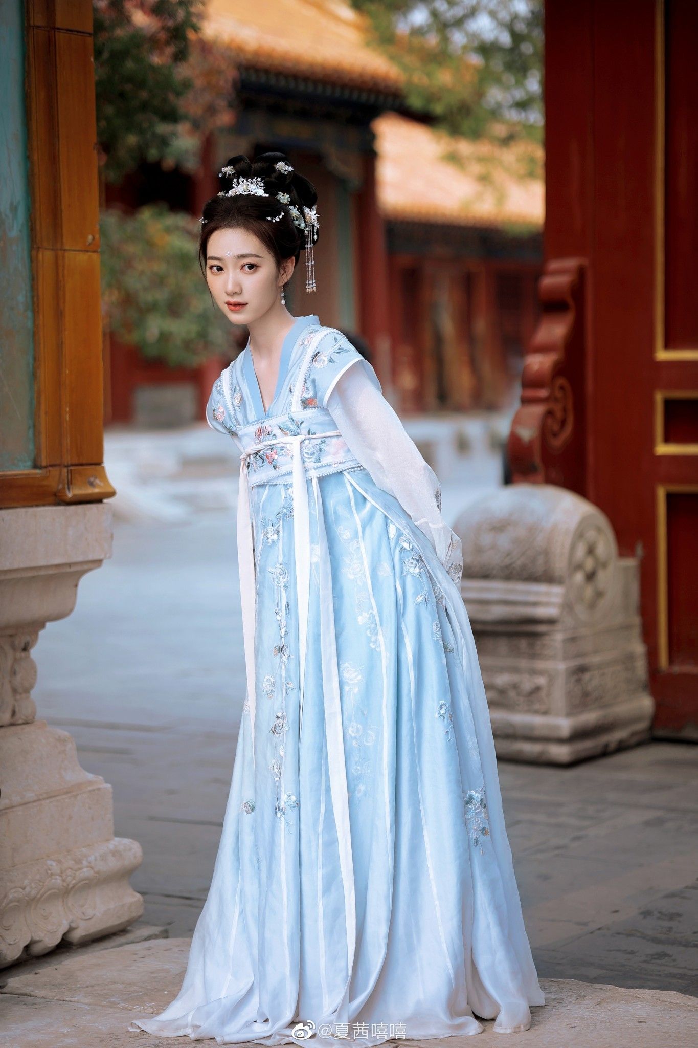 Elegant Womens Cheongsam Skirt Sets:A Blend of Traditional and Modern Fashion Elegant Womens Cheongsam Skirt Sets:A Blend of Traditional and Modern Fashion