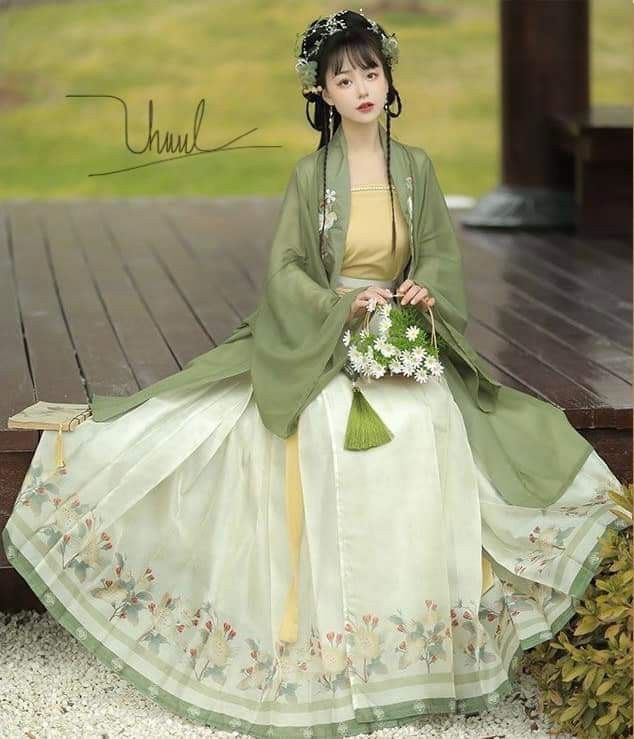 The Splendor of Red Embroidered Shoes for Girls in Traditional Chinese Hanfu Fashion The Splendor of Red Embroidered Shoes for Girls in Traditional Chinese Hanfu Fashion