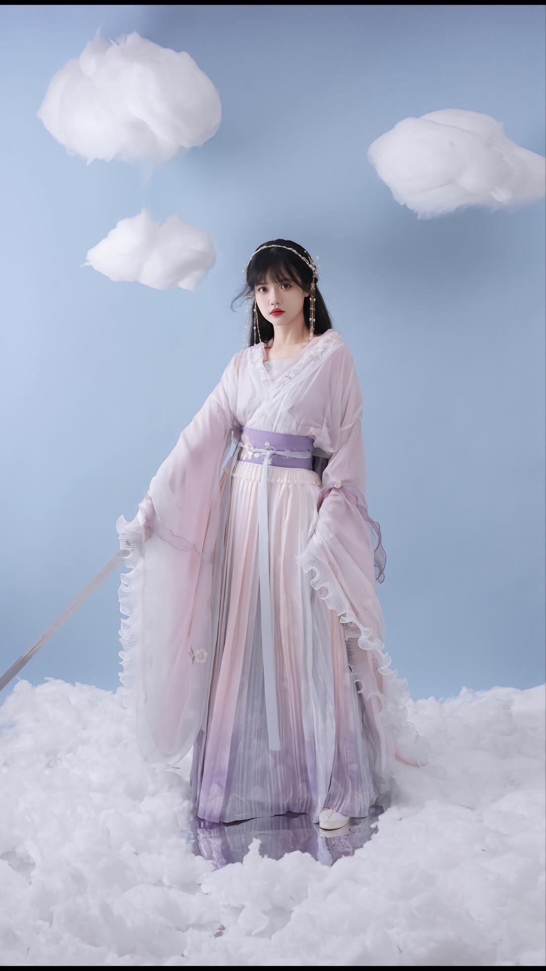 Encounter with Traditional Chinese Hanfu:A Journey into the Realm of Cultural Elegance Encounter with Traditional Chinese Hanfu:A Journey into the Realm of Cultural Elegance