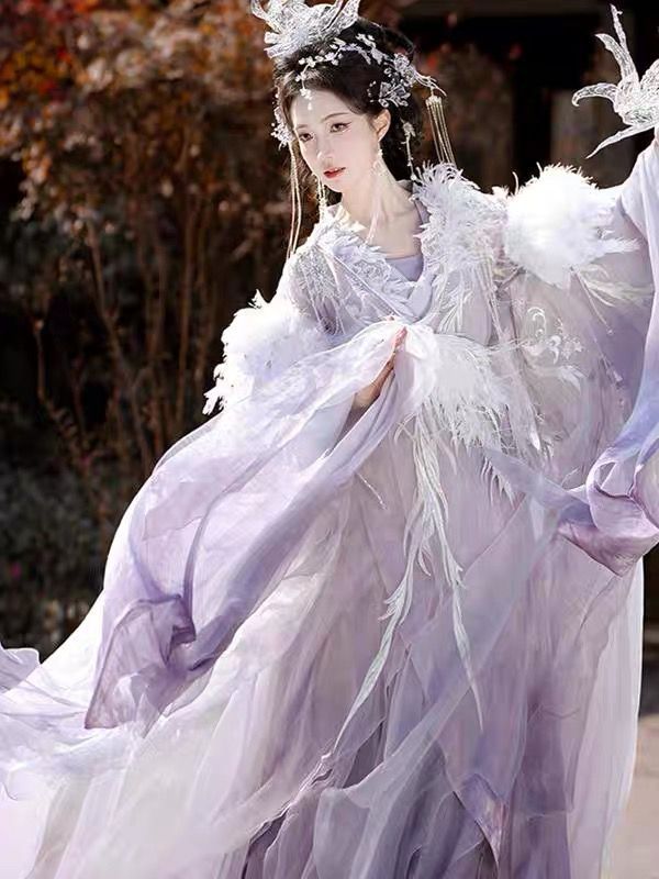 Hanfu Fashion:Following in the Steps of Zhou Dongyu Hanfu Fashion:Following in the Steps of Zhou Dongyu