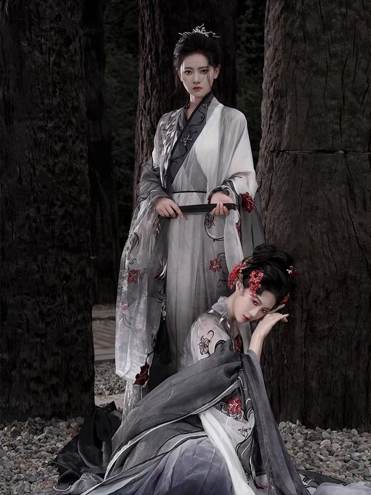 Hanfu at an Affordable Price:The Rise of the College Students Qiyao Style Hanfu at an Affordable Price:The Rise of the College Students Qiyao Style