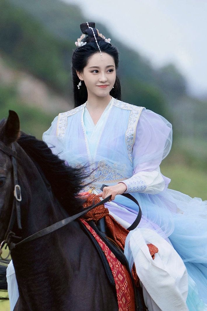 The Art of Capturing Traditional Elegance in Hanfu Fashion Props The Art of Capturing Traditional Elegance in Hanfu Fashion Props