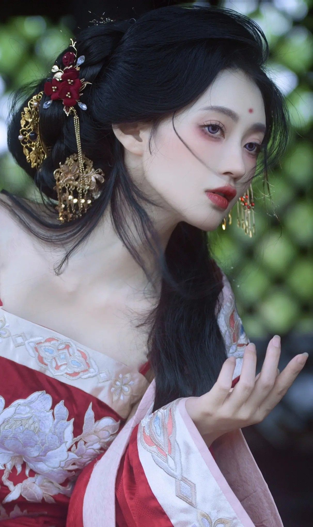 Embracing Traditional Elegance:The Rise of Cheongsam Women in Modern Chinese Fashion XS Size Embracing Traditional Elegance:The Rise of Cheongsam Women in Modern Chinese Fashion XS Size