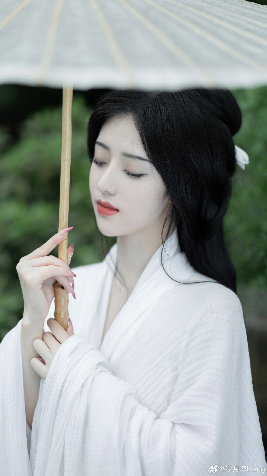 Ethereal Elegance in a Red Tapestry:The Art of Hanfu Fashion Ethereal Elegance in a Red Tapestry:The Art of Hanfu Fashion