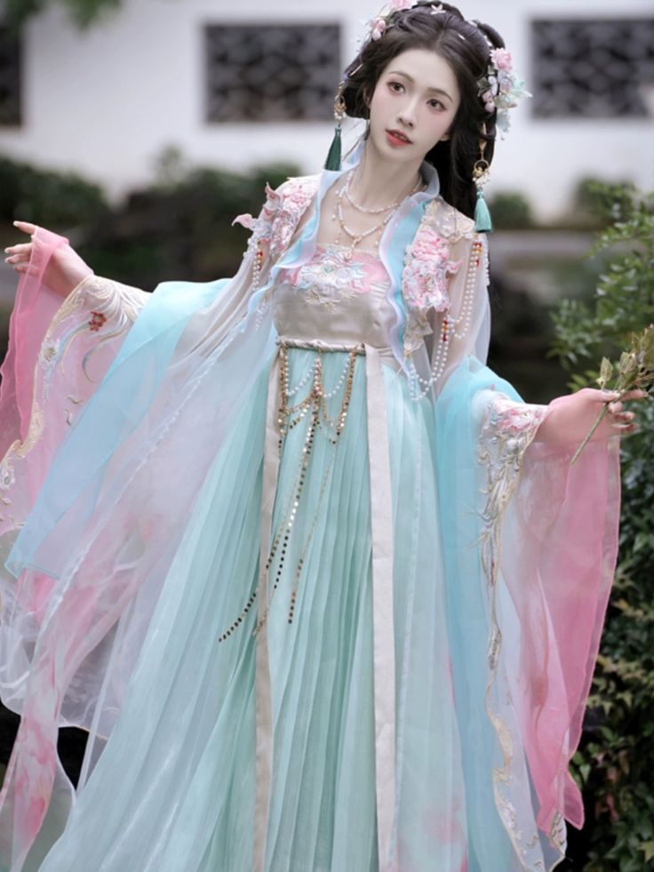 A 10-Year-Old Girls Enchanting Summer in Hanfu Fashion A 10-Year-Old Girls Enchanting Summer in Hanfu Fashion