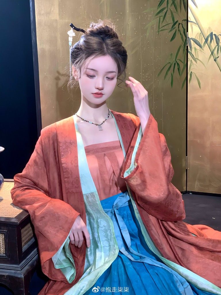 Ethereal Beauty of Summer Hanfu in Traditional Chinese Style Ethereal Beauty of Summer Hanfu in Traditional Chinese Style