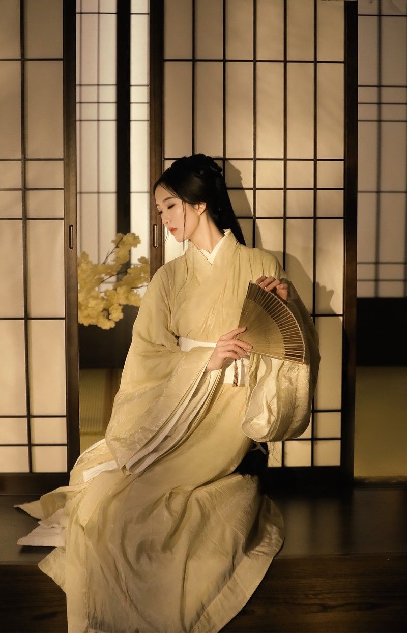 Affordable Chinese-Style Hanfu Costumes:The Charm of Waist-Length and Over-the-Knee Greens Affordable Chinese-Style Hanfu Costumes:The Charm of Waist-Length and Over-the-Knee Greens