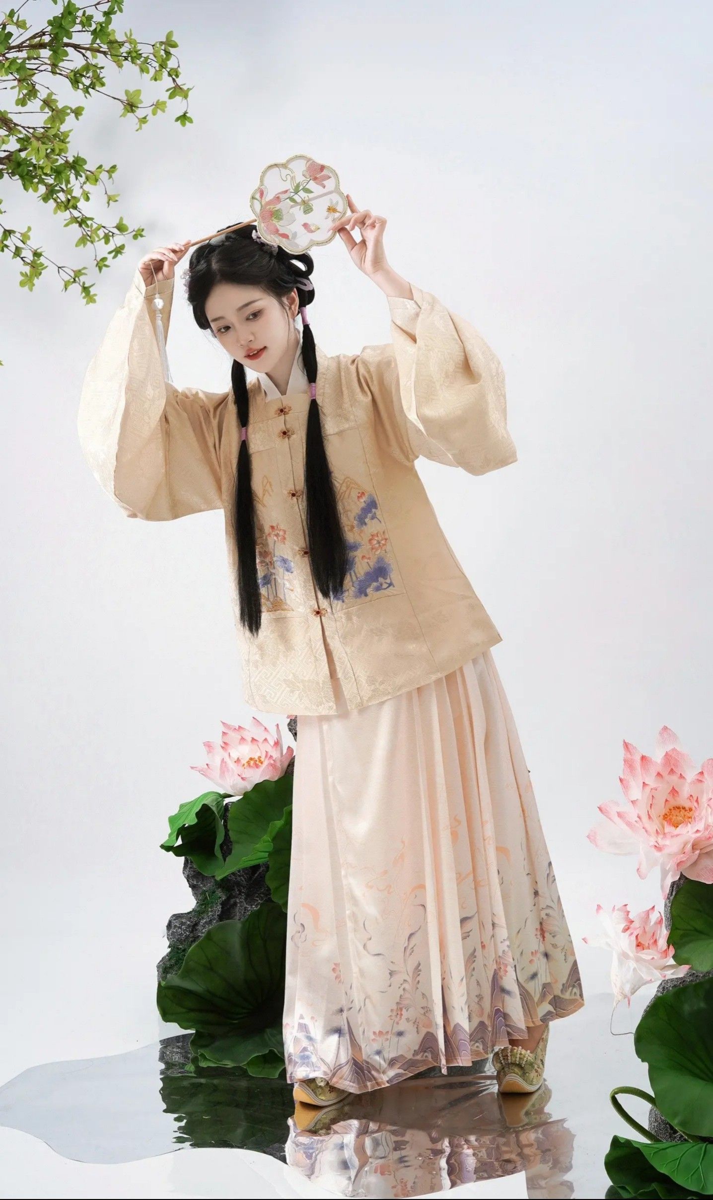 Vintage Cheongsam:Embracing the Retro Charm of Old Shanghai Vintage Cheongsam:Embracing the Retro Charm of Old Shanghai