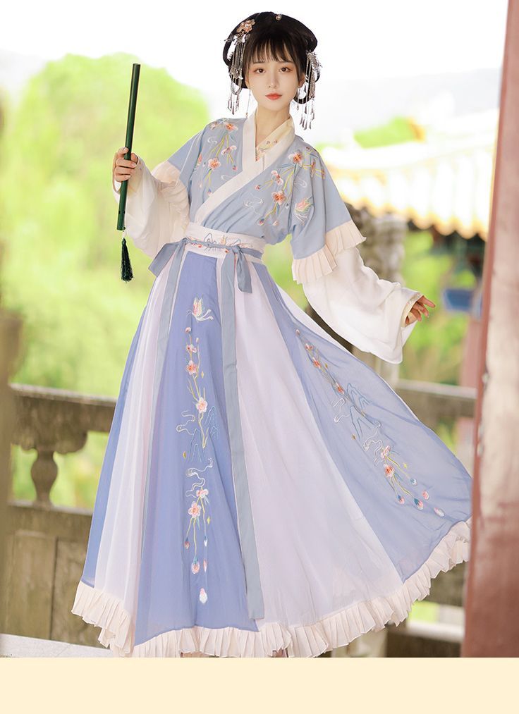 The Splendor of Song Dynasty Hanfu:Phoenix Crown and Brilliant Robes The Splendor of Song Dynasty Hanfu:Phoenix Crown and Brilliant Robes