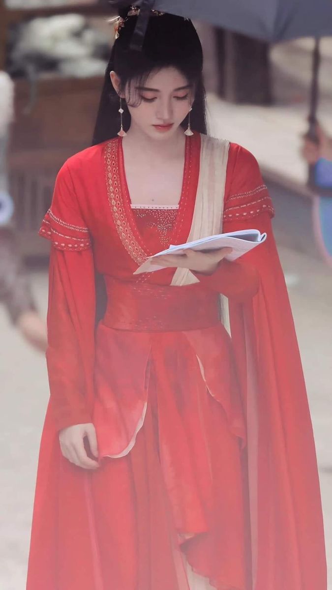 The Enchantment of Inkstone,Silk,and Hanfu:Exploring the World of Traditional Chinese Textiles The Enchantment of Inkstone,Silk,and Hanfu:Exploring the World of Traditional Chinese Textiles