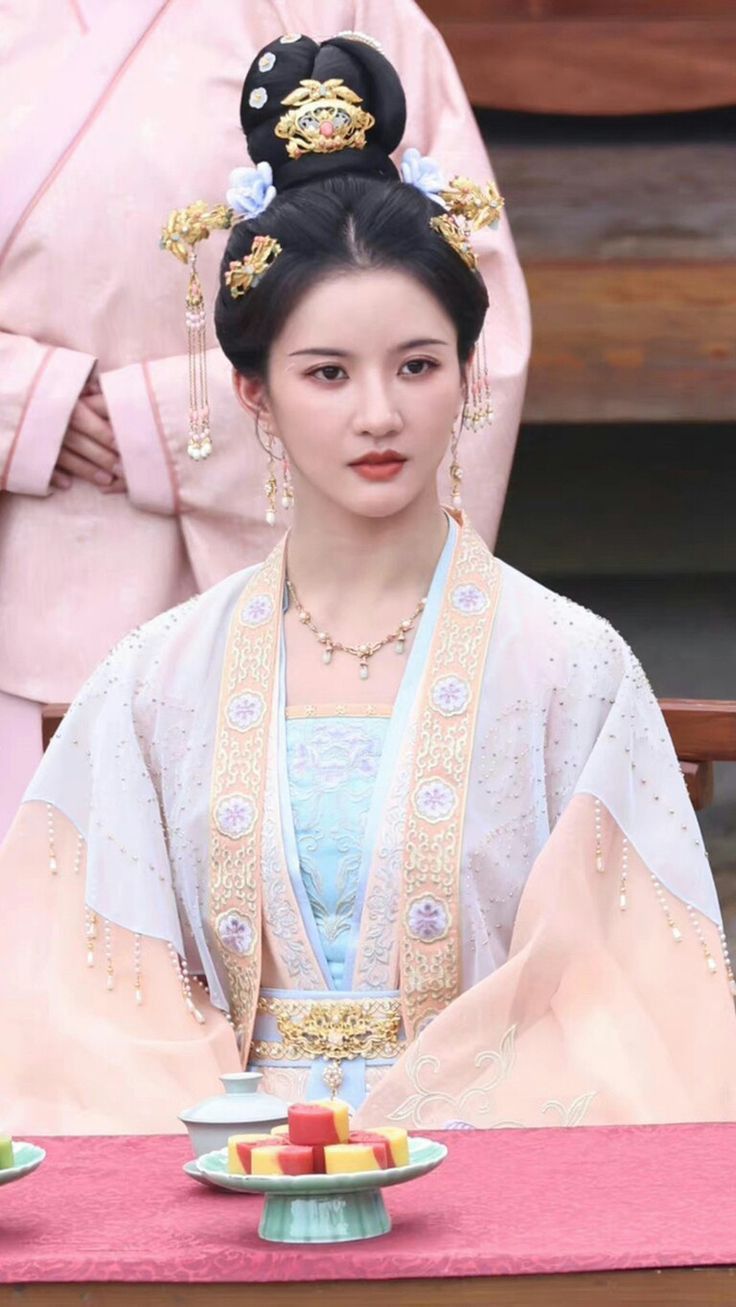 The Blue of Hanfu in the Wei and Jin Dynasties The Blue of Hanfu in the Wei and Jin Dynasties