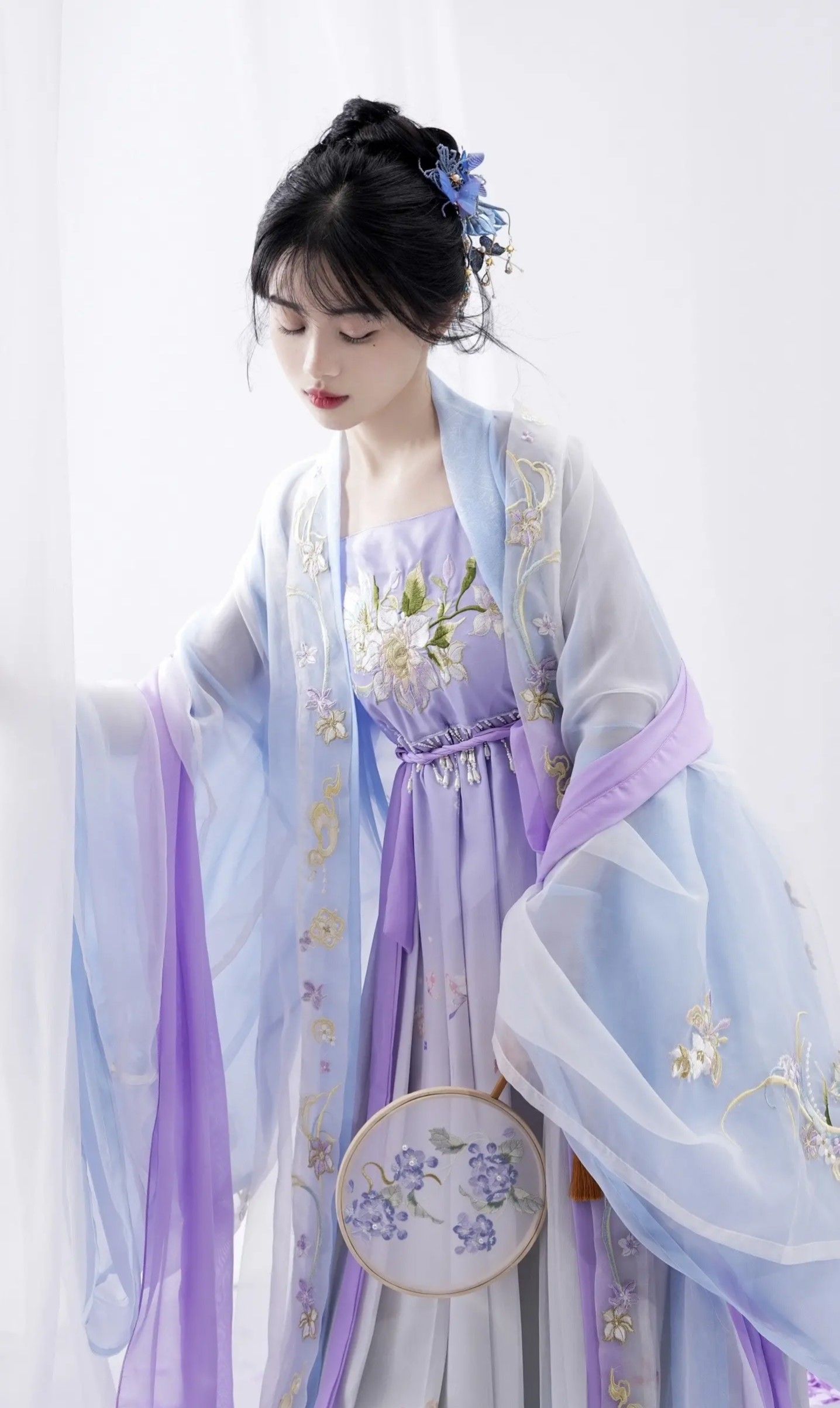 The Enchantment of Da Qiaos联名汉服 White Snake:A Blend of Tradition and Modernity The Enchantment of Da Qiaos联名汉服 White Snake:A Blend of Tradition and Modernity