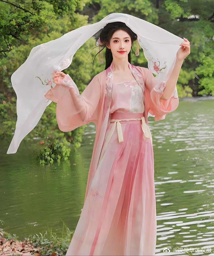Plus-Size Sister in Cheongsam:Belly-Covering Chinese Style