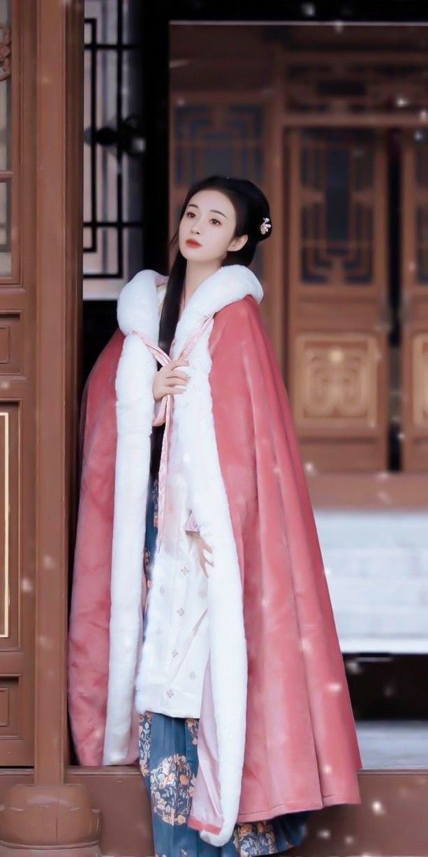 The Cheongsam Girl:A 10-Year-Old Embracing Traditional Beauty The Cheongsam Girl:A 10-Year-Old Embracing Traditional Beauty
