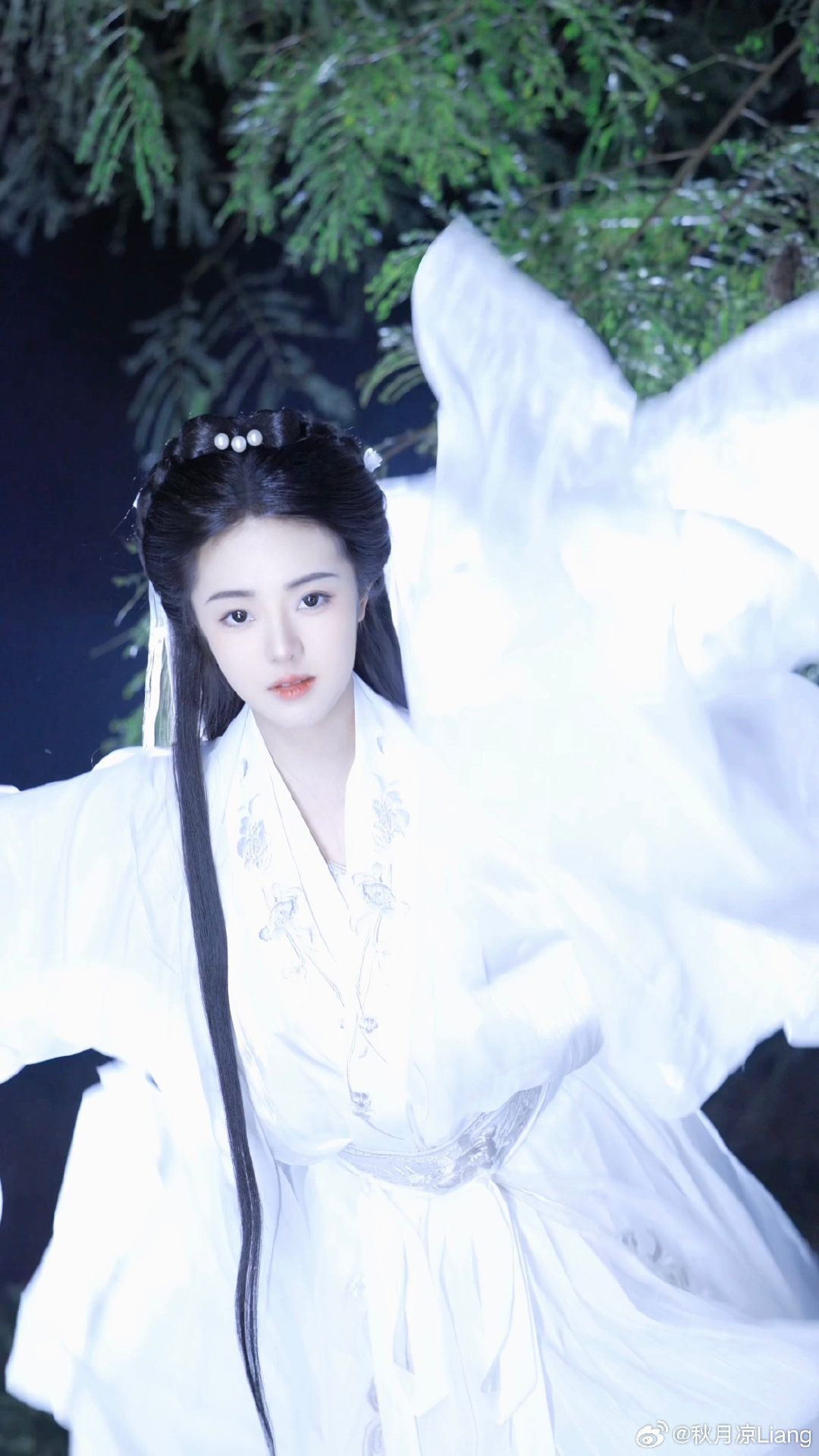 The Revival of Childrens Confucian Robes:The Cultural Significance of Hanfu in Modern Times The Revival of Childrens Confucian Robes:The Cultural Significance of Hanfu in Modern Times