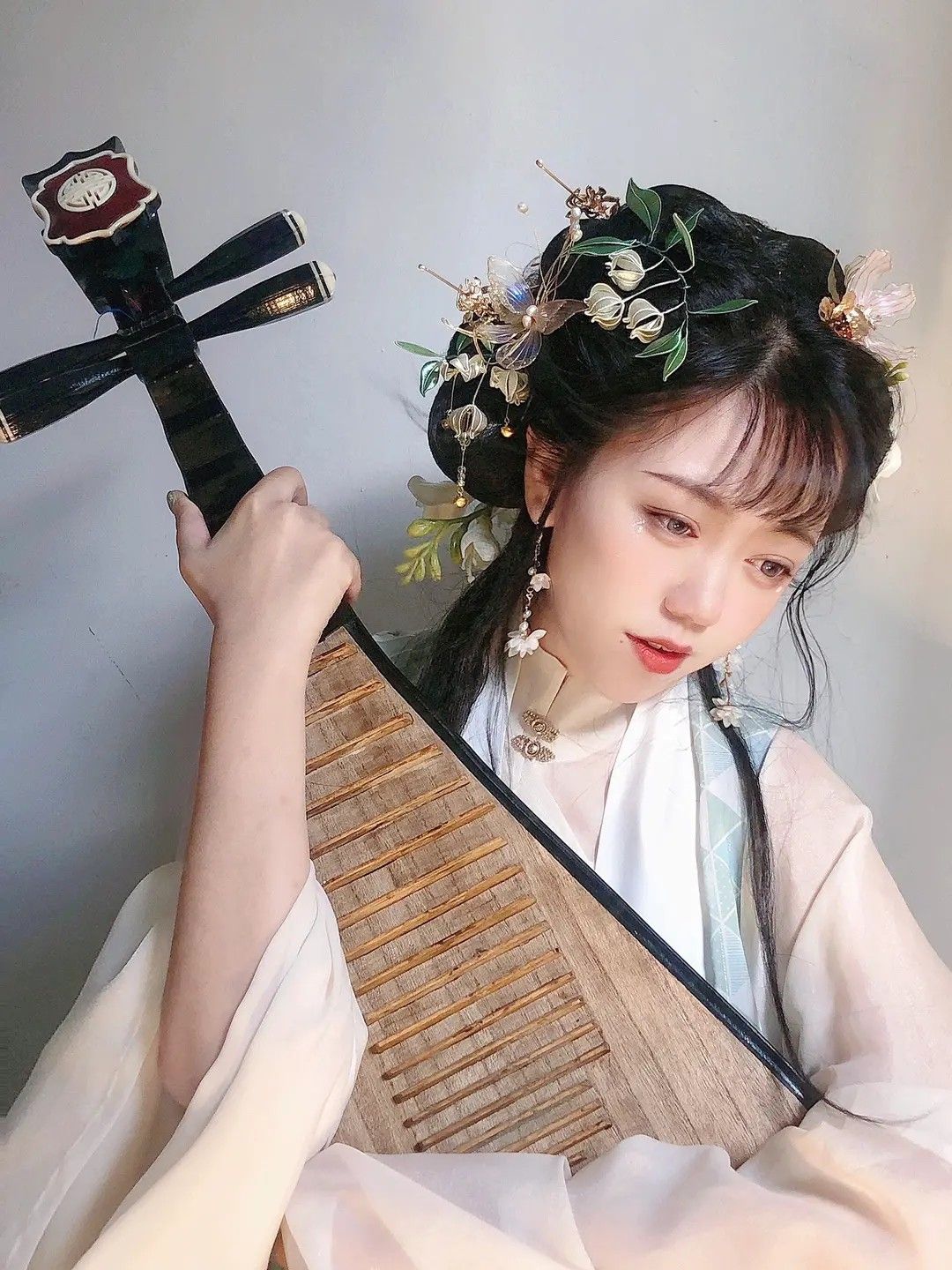 Elegant Qipao:Embracing the Sweetness of Traditional Chinese Beauty