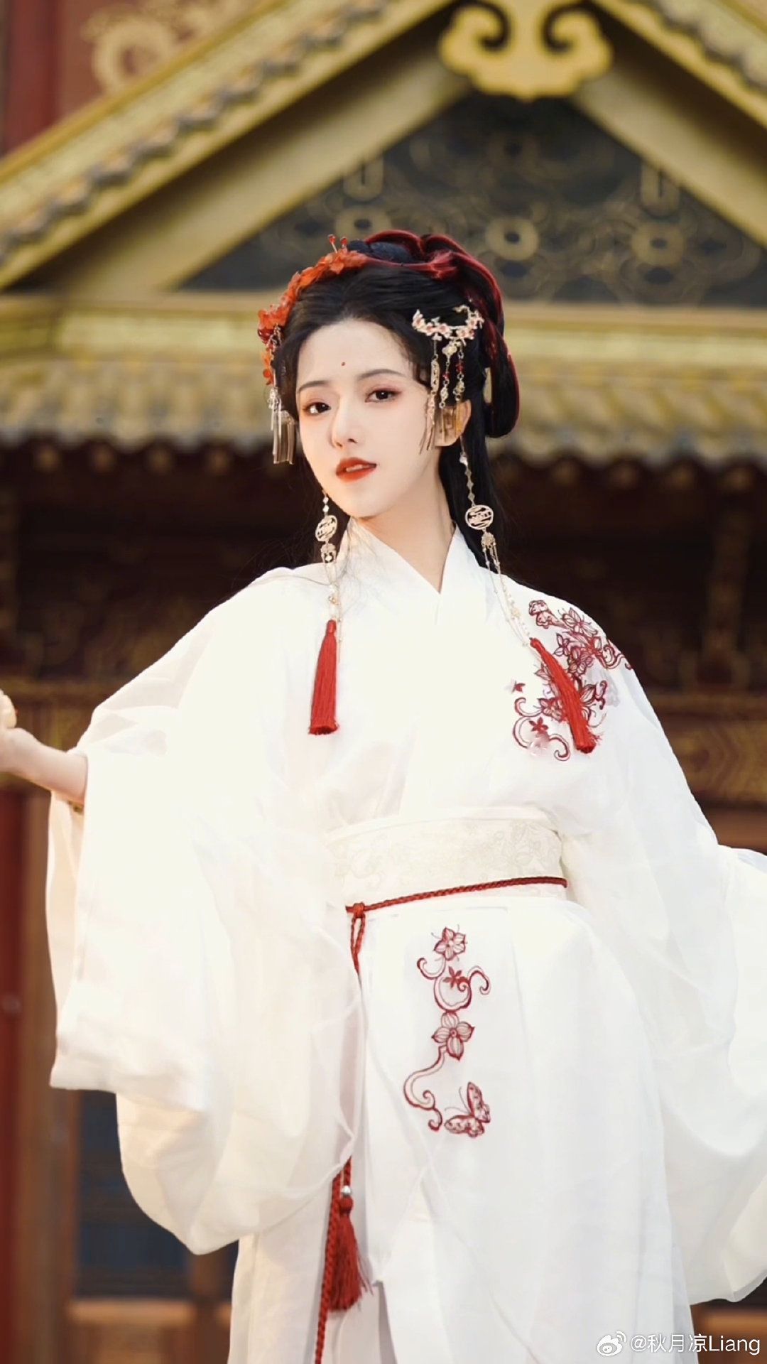 Reinventing the Cheongsam:Young,Modern,and Chic for Autumn Reinventing the Cheongsam:Young,Modern,and Chic for Autumn