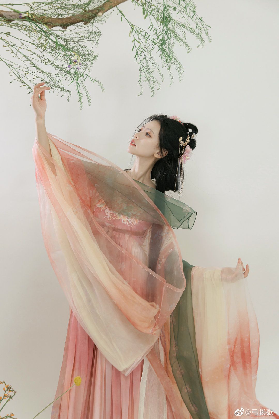 Muxuan Chronicles:Original Hanfu Fashion in a New Era Muxuan Chronicles:Original Hanfu Fashion in a New Era