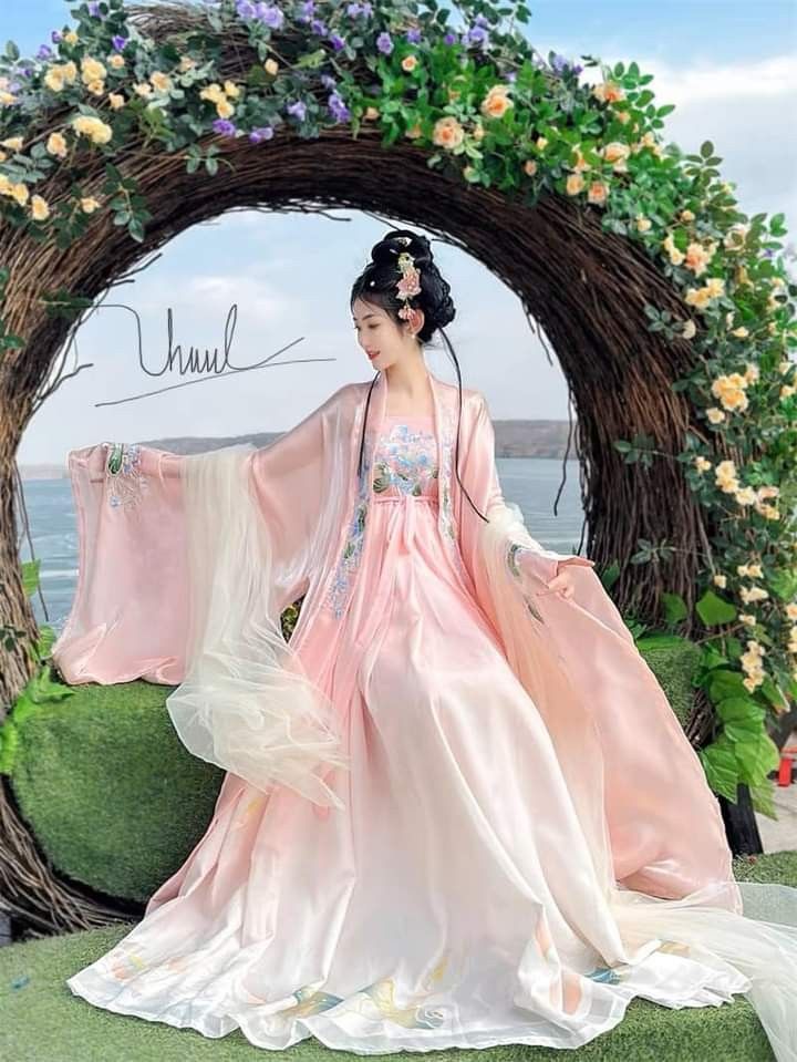 The Enchantment of Cheongsam:The Allure of a Traditional Chinese Womens Dress The Enchantment of Cheongsam:The Allure of a Traditional Chinese Womens Dress