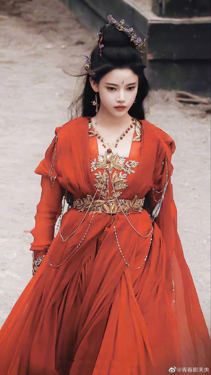 Vibrant Red Cheongsam:A Winter Fashion Statement