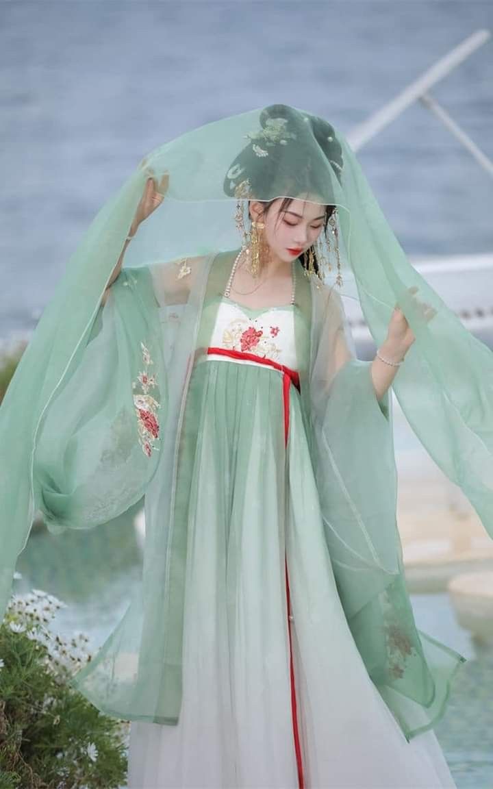 Ming-Style Hanfu and Bubble Gum:A Fusion of Traditional Elegance and Modern Fun Ming-Style Hanfu and Bubble Gum:A Fusion of Traditional Elegance and Modern Fun