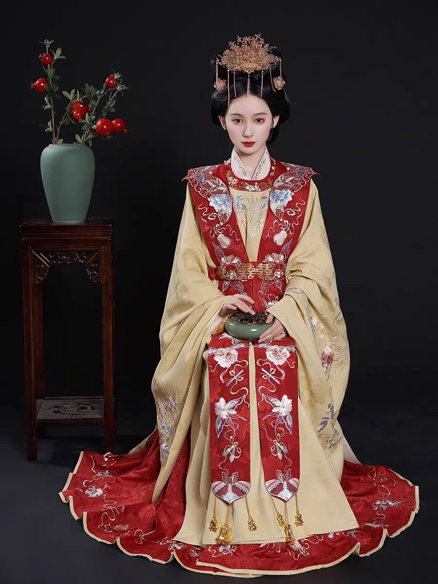Reinventing the Cheongsam:Modern Youth-Focused,Plus-Size Qipao for Teen Girls Reinventing the Cheongsam:Modern Youth-Focused,Plus-Size Qipao for Teen Girls