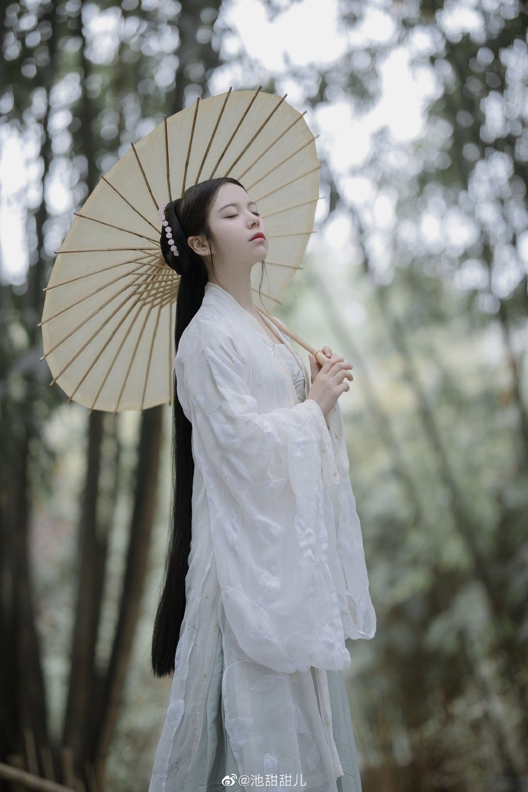 Ethereal Splendor:The Splendor of Glass-like Glasses in Traditional Chinese Hanfu Fashion Ethereal Splendor:The Splendor of Glass-like Glasses in Traditional Chinese Hanfu Fashion