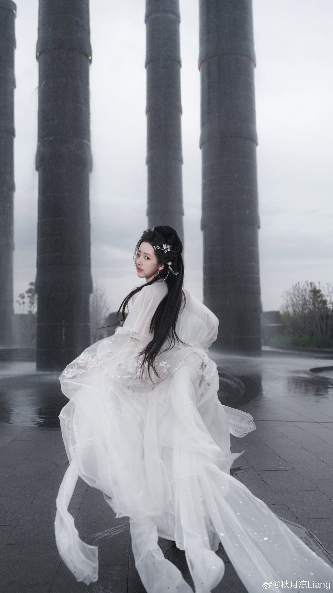 The Splendor of Traditional Chinese Fashion:The Art of Hanfu荷包腰佩 with Tassel Fringes The Splendor of Traditional Chinese Fashion:The Art of Hanfu荷包腰佩 with Tassel Fringes