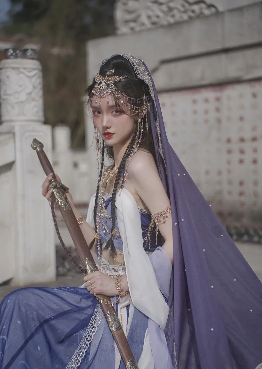 The Enchantment of a Blue and White Horseface Skirt:A Cultural Exploration