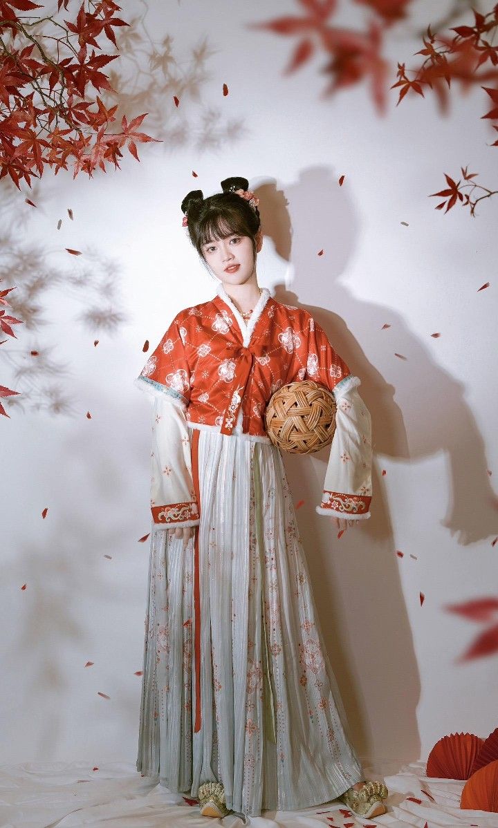 The Splendid Red Cheongsam of China:A Symbol of Success and Victory The Splendid Red Cheongsam of China:A Symbol of Success and Victory