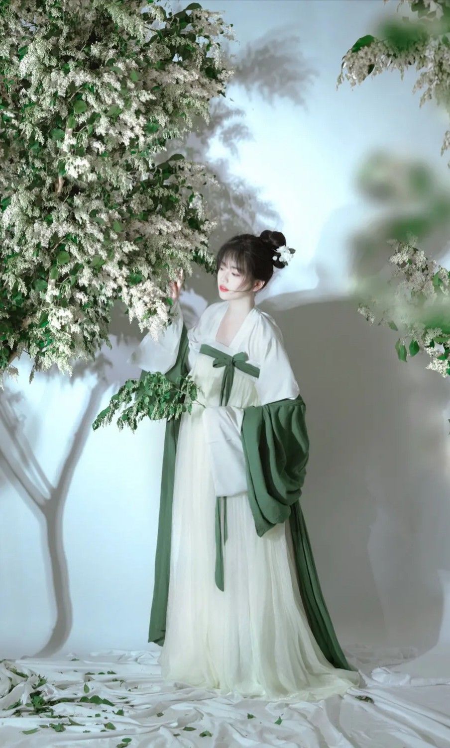 Childrens Robes and Hoods:The Fusion of Traditional Chinese Hanfu with Modern Childrenswear Childrens Robes and Hoods:The Fusion of Traditional Chinese Hanfu with Modern Childrenswear
