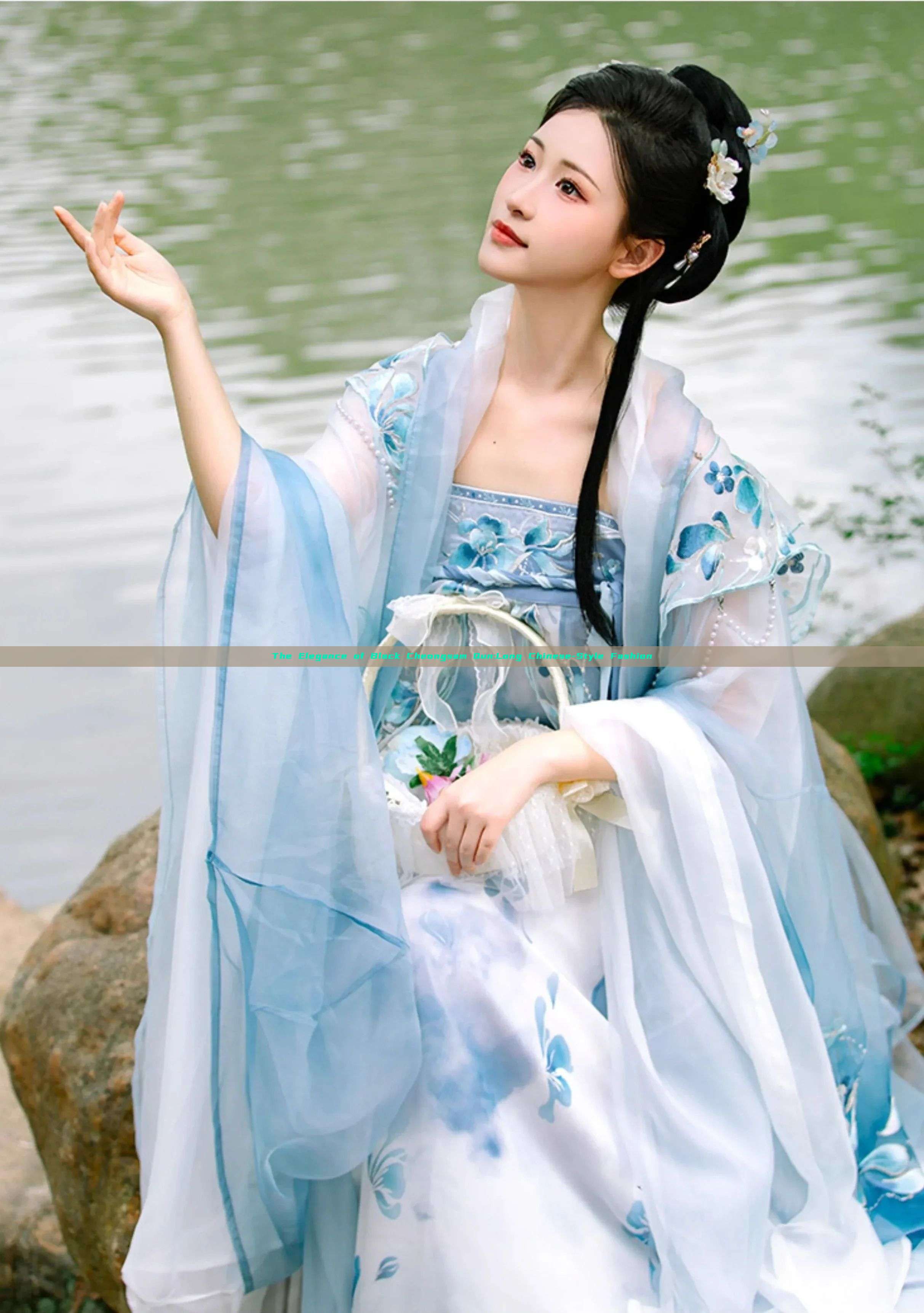 The Elegance of Black Cheongsam Qun:Long Chinese-Style Fashion The Elegance of Black Cheongsam Qun:Long Chinese-Style Fashion