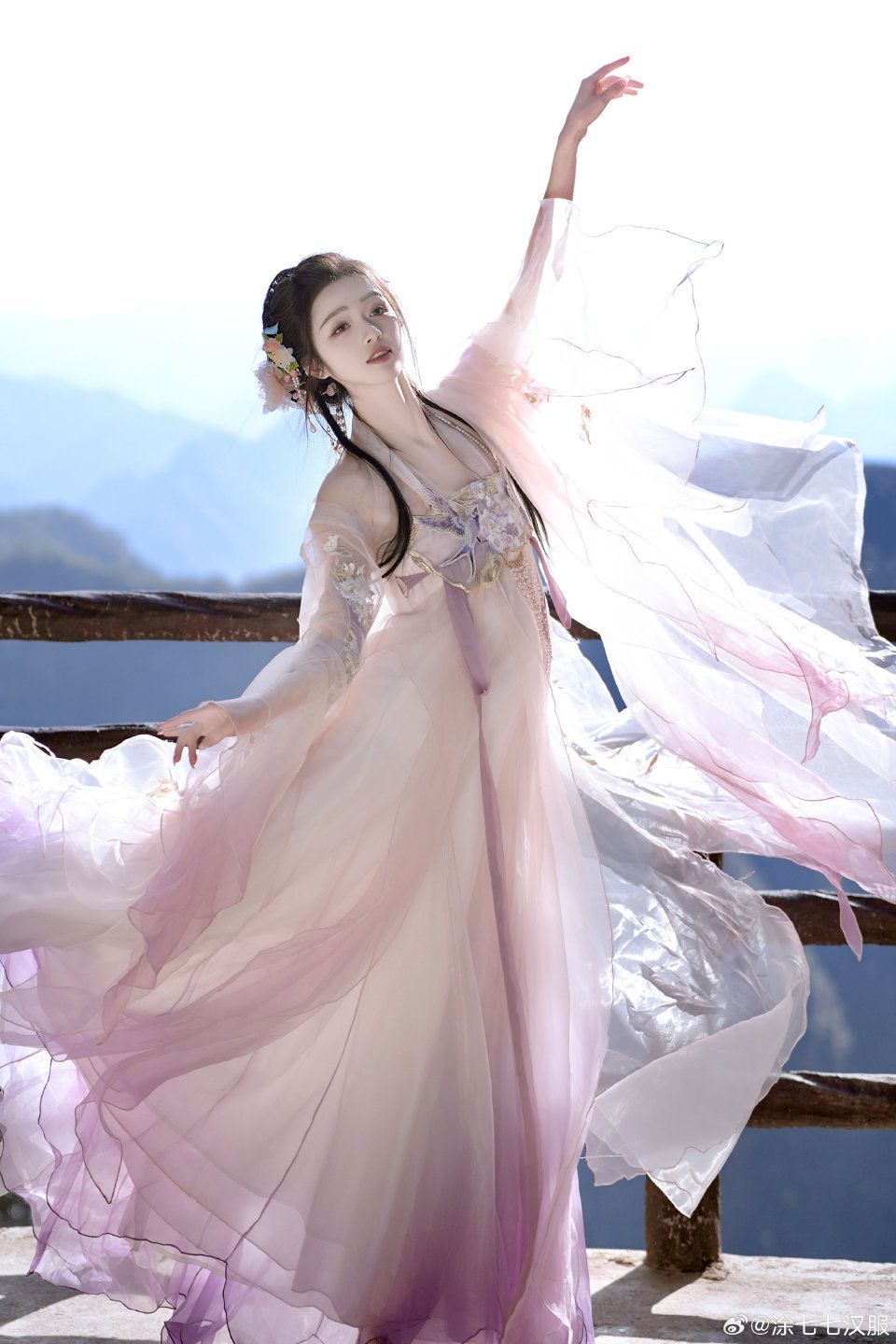 Elegant Long-sleeved Hanfu for Adult Women:A Journey into Traditional Chinese Beauty Elegant Long-sleeved Hanfu for Adult Women:A Journey into Traditional Chinese Beauty