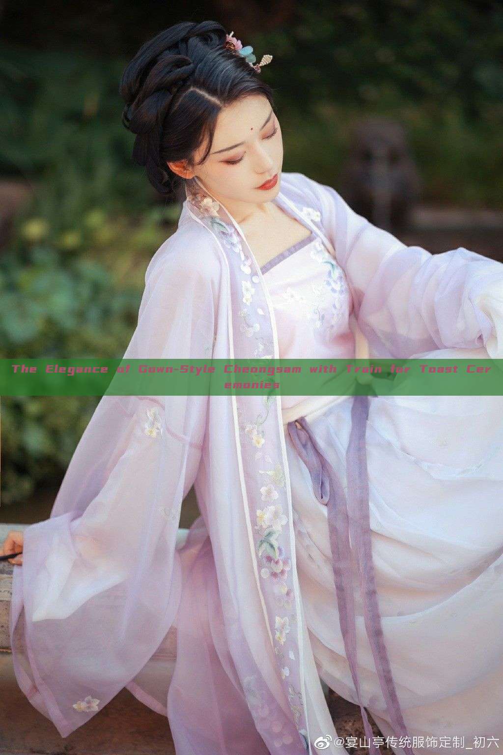 The Elegance of Gown-Style Cheongsam with Train for Toast Ceremonies The Elegance of Gown-Style Cheongsam with Train for Toast Ceremonies