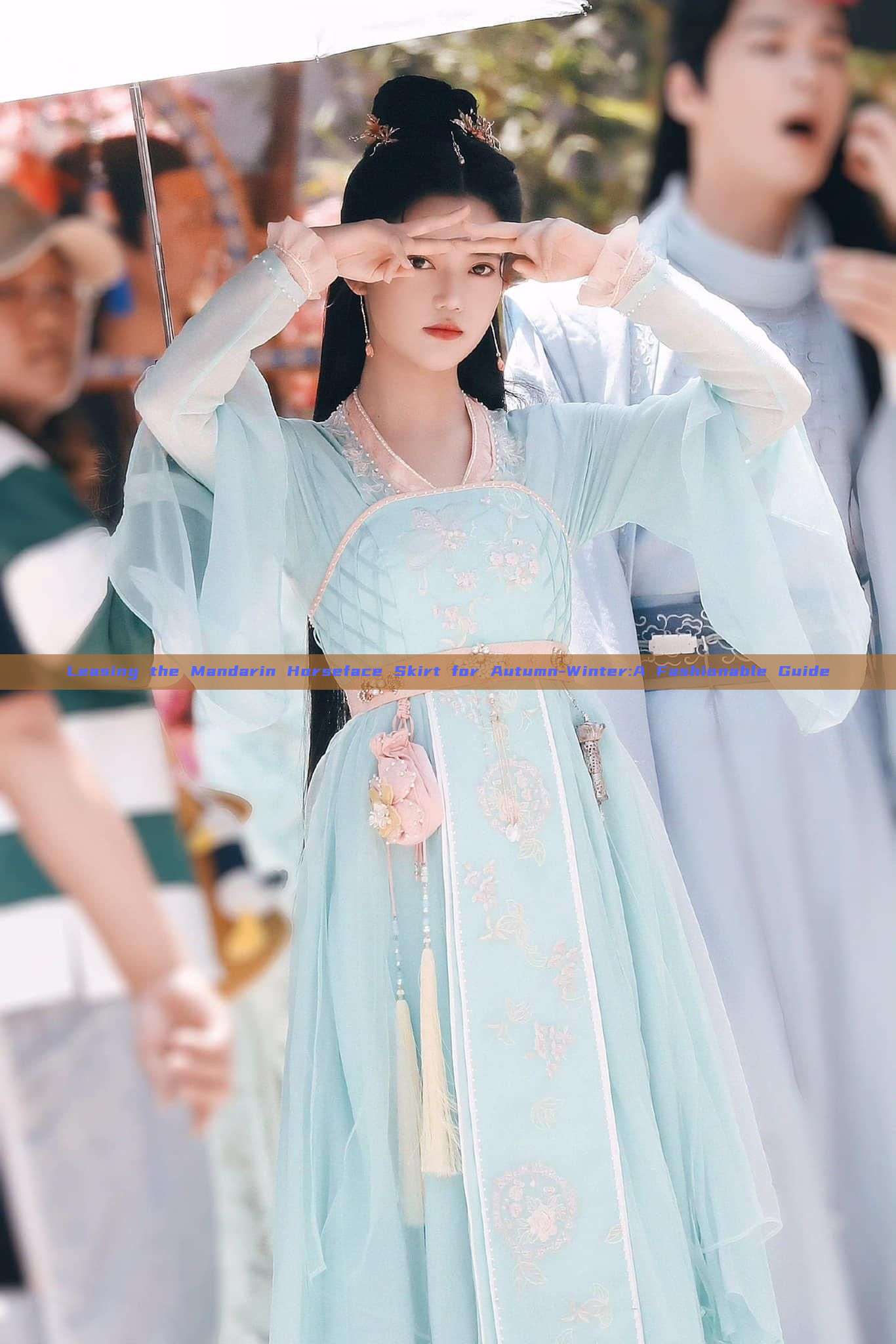 Leasing the Mandarin Horseface Skirt for Autumn-Winter:A Fashionable Guide